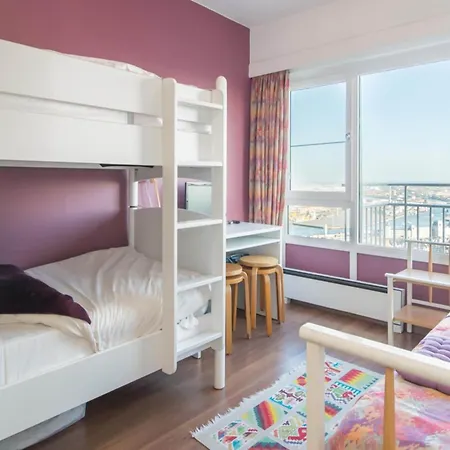 Bright Ideal For Families Apartmán